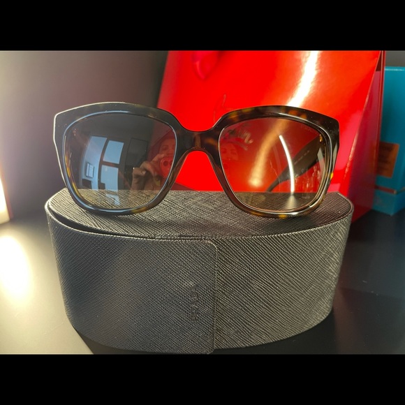 Prada sunglasses - Picture 1 of 5